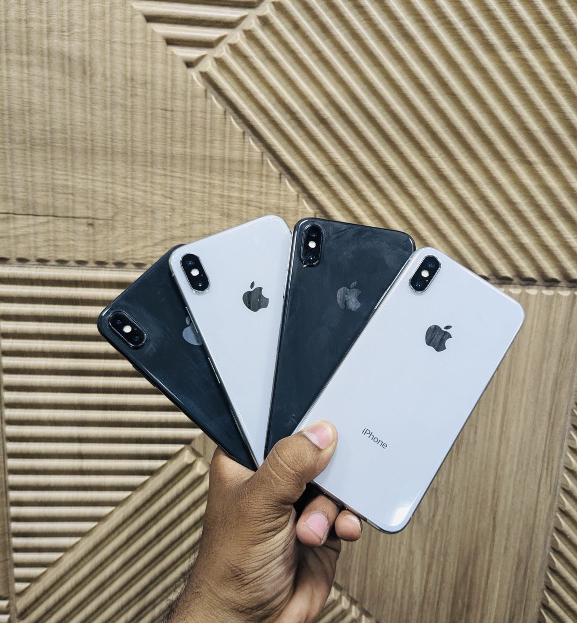 Apple iPhone X (256GB) 1 Apple iPhone X (256GB)
